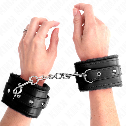 KINK - MENOTTES-POIGNETS DOUBLÉS DE FOURRURE PREMIUM NOIR AVEC CEINTURE NOIRE RÉGLABLE3
