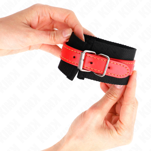 KINK - MENOTTES POIGNETS EN NYLON NOIR AVEC CUIR ROUGE2